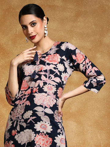 Varanga Women Bold Floral Printed Straight Kurta